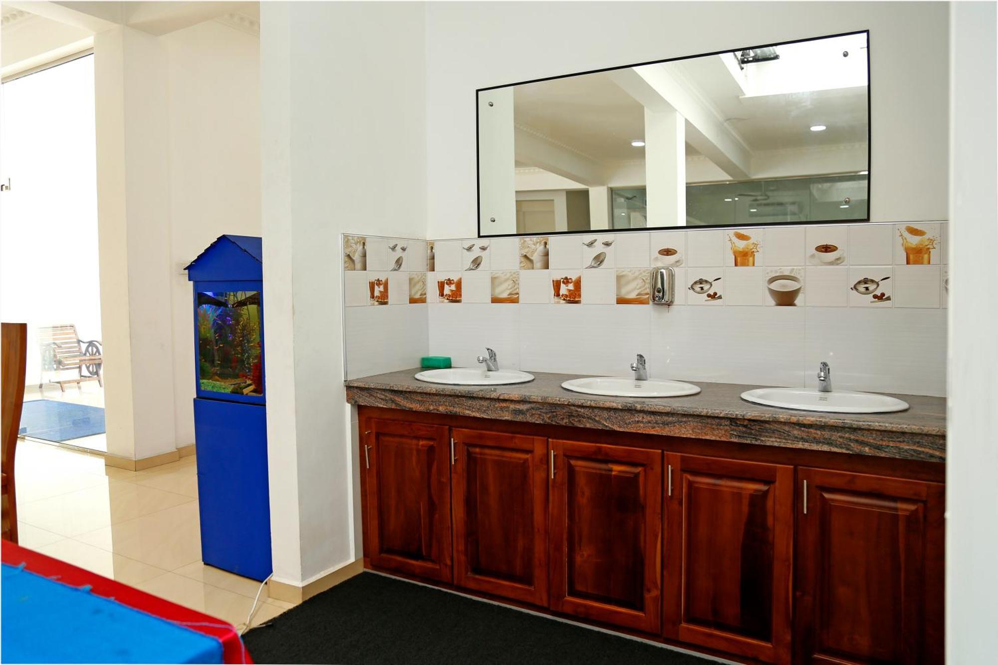 Ronaka Airport Transit Hotel Katunayaka Zewnętrze zdjęcie