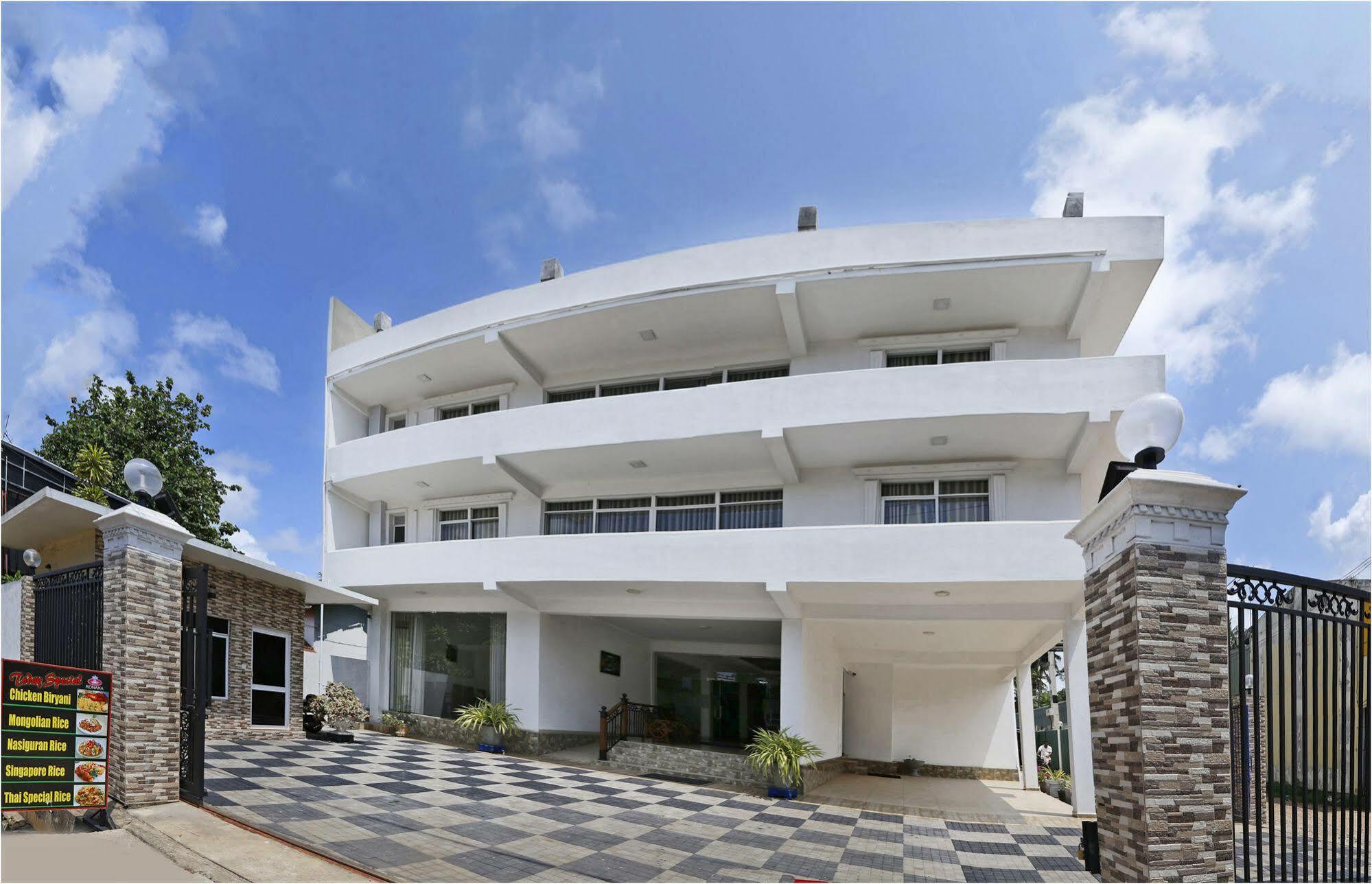 Ronaka Airport Transit Hotel Katunayaka Zewnętrze zdjęcie